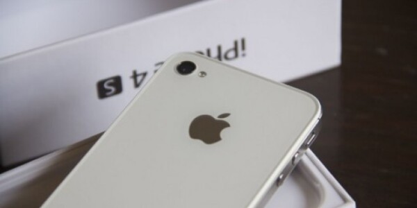 Battery life issues linger and address book bug surfaces after iOS 5.0.1 update