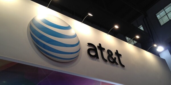 AT&T buys 700MHz mobile sprectrum from Verizon for $1.9 billion to boost its US LTE deployment