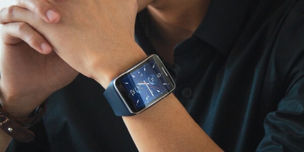 Samsung’s new smartwatch, the Gear S, can make calls and go online without a smartphone