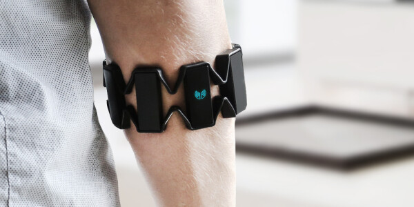 Myo integrates its gesture-tracking armband with Google Glass and other smartglasses
