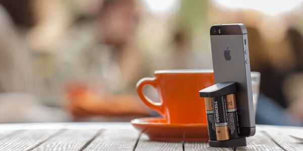 Oivo hits Kickstarter with a tiny iPhone charger powered by four AA batteries