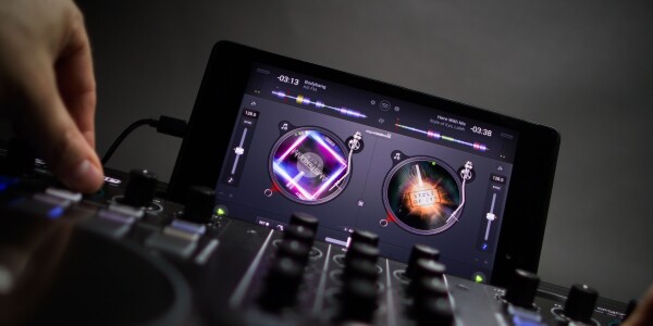 Algoriddim finally brings its popular Djay app to Android, create mixes from Spotify or your own music