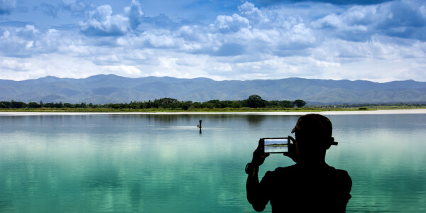 6 awesome tips to use your camera phone for more than selfies