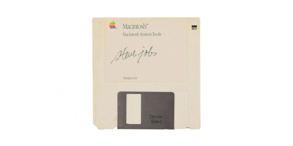Floppy disk signed by Steve Jobs is up for auction and valued at $7,500