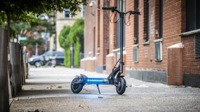 Review: FluidFreeRide’s Mantis is a 40 mph e-scooter that feels as safe as a bike