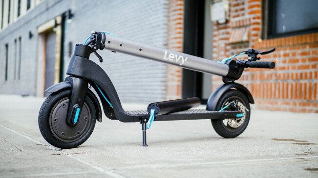 Review: The Levy electric scooter packs swappable batteries and thoughtful design for $499