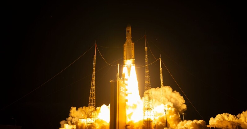 Last objective pictures: ESA's Ariane 5 rocket takes off for the last time